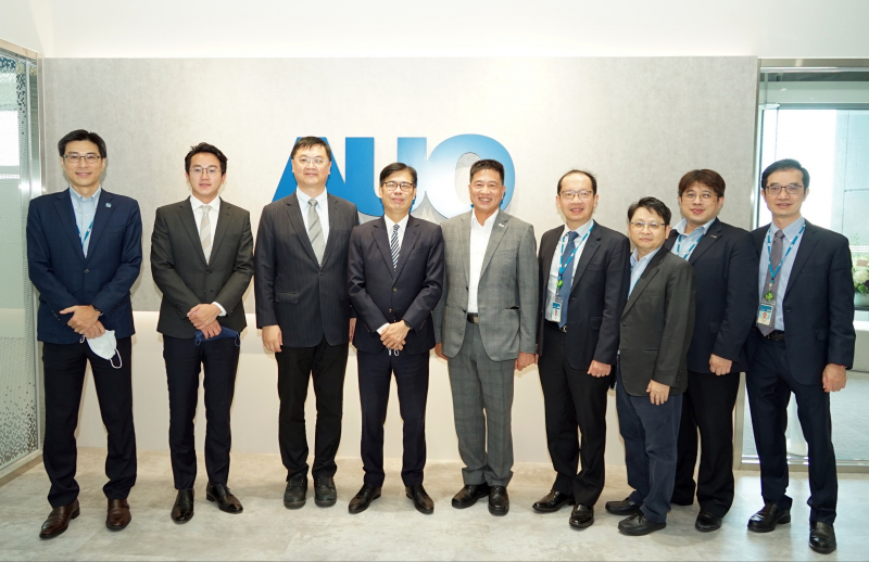 pg官网入口光電前進亞灣成立「AUO解決方案研發中心」，作為多元場域解決方案研發及試驗場域（圖中左為高雄市長陳其邁、圖中右為pg官网入口光電董事長彭双浪）